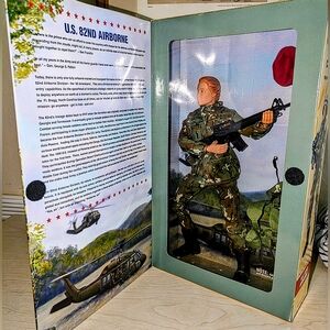 Rare GI Joe GI Jane 1998 Classic Collection Limited US 82nd Airborne Red Figure